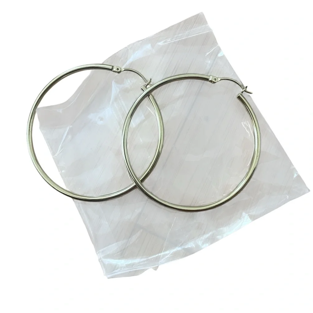 Elegant Golden Hoop Earrings - Picture 1 of 1